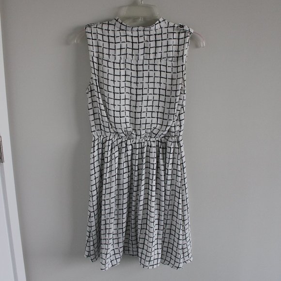 Pants Store Grid Pattern Button Dress - Picture 2 of 4